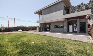 Casa en Venta en cerca de la rotonda de Av. Alejandro Zegers