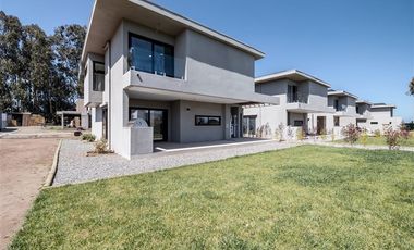 Casa en Venta en cerca de la rotonda de Av. Alejandro Zegers