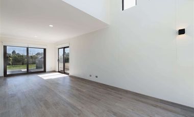 Casa en Venta en cerca de la rotonda de Av. Alejandro Zegers