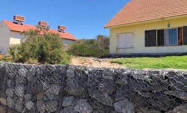 Casa venta - 4 dormitorios 2 baños - 1700mts2 totales - 120mts2 cubiertos - Mar Del Tuyu