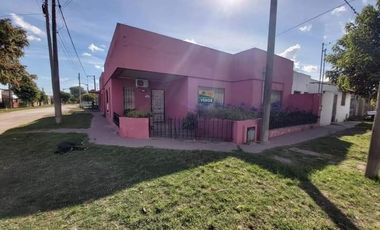 Casa en venta - 3 dormitorios 3 baños -100mts2 totales - Necochea