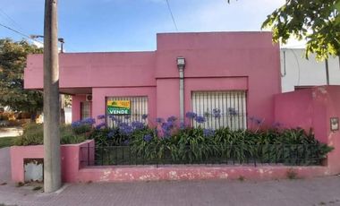 Casa en venta - 3 dormitorios 3 baños -100mts2 totales - Necochea