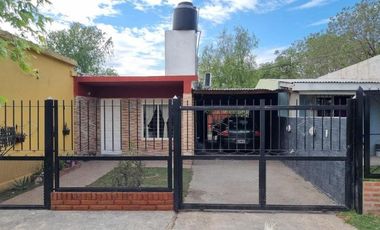 Casa en venta - 3 Dormitorios 1 Baño - 330Mts2 - Marcos Paz