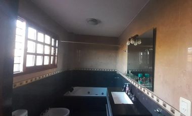 Casa venta - 4 dormitorios 2 baños - 283mts2 totales - Glew