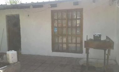 Casa en venta - 2 dormitorios 1 baño - 299mts2 - Ezpeleta Este - Quilmes