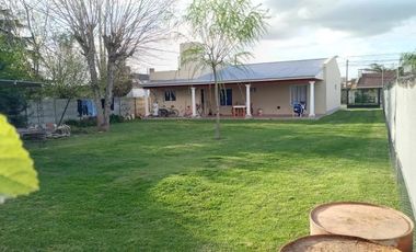 Casa en venta - 3 dormitorios 3 baños 210mts2 - San Miguel del Monte