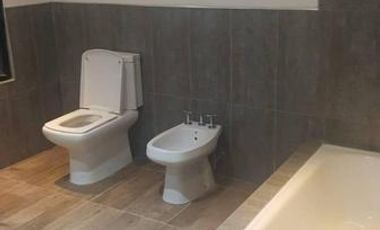 Casa en Venta - 5 dormitorios 4 baños - 255mts2 - Escobar