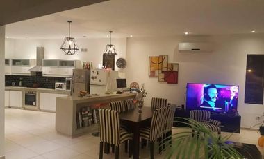 Casa en Venta - 5 dormitorios 4 baños - 255mts2 - Escobar