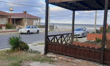 Casa en venta - 3 dormitorios 2 baños - Cochera - 85mts2 - Mar Del Tuyú