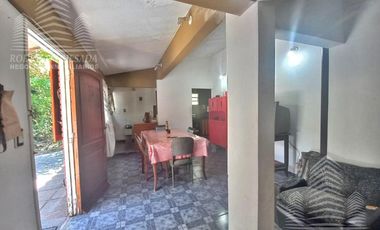 Amplia casa c/todos los servicios  Salta  1727