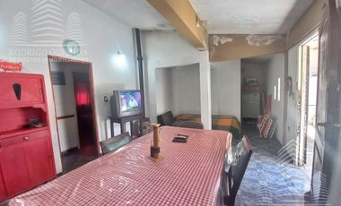 Amplia casa c/todos los servicios  Salta  1727