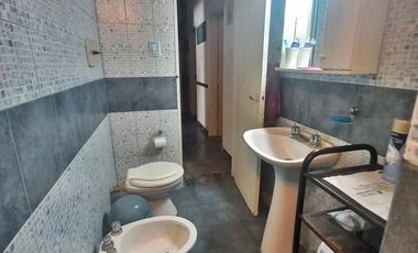 Amplia casa c/todos los servicios  Salta  1727