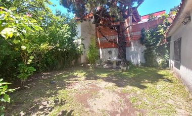 Amplia casa c/todos los servicios  Salta  1727