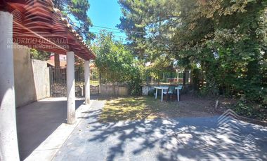 Amplia casa c/todos los servicios  Salta  1727