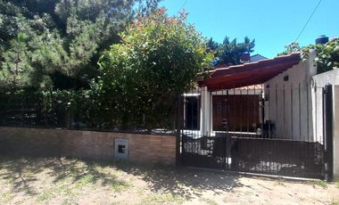 Amplia casa c/todos los servicios  Salta  1727