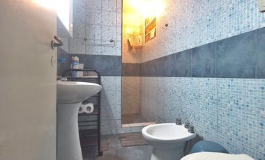 Amplia casa c/todos los servicios  Salta  1727