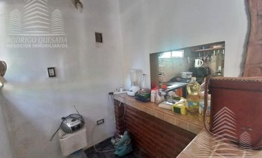 Amplia casa c/todos los servicios  Salta  1727
