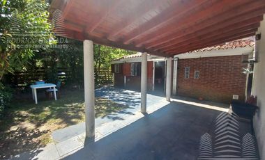 Amplia casa c/todos los servicios  Salta  1727