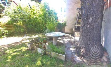 Amplia casa c/todos los servicios  Salta  1727