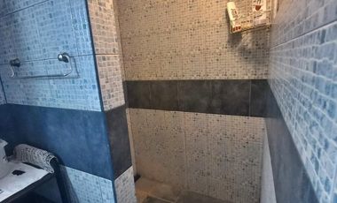 Amplia casa c/todos los servicios  Salta  1727