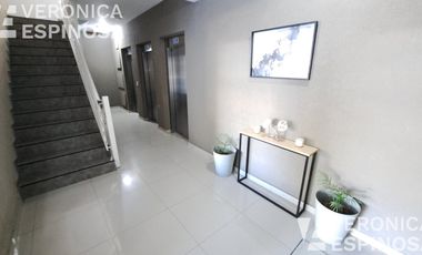 Cochera independiente en centro comercial Moron - Renta asegurada