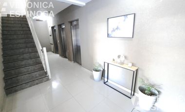 Cochera independiente en centro comercial Moron - Renta asegurada