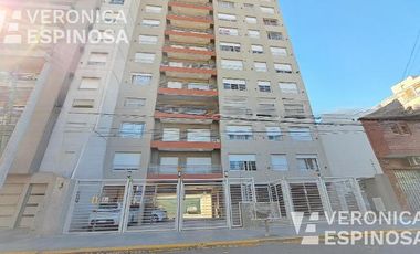 Cochera independiente en centro comercial Moron - Renta asegurada