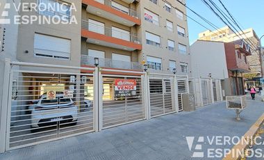 Cochera independiente en centro comercial Moron - Renta asegurada