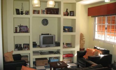 Casa en venta - 3 dormitorios 2 dormitorios - 116mts2 totales - Caseros