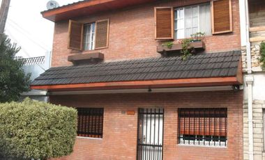 Casa en venta - 3 dormitorios 2 dormitorios - 116mts2 totales - Caseros