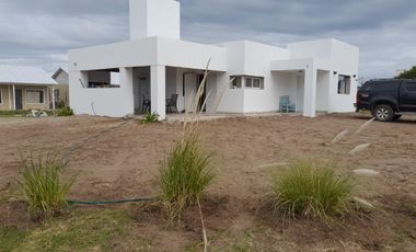 Casa en venta - 2 Dormitorios 1 Baño - 70Mts2 - Mar del Sur