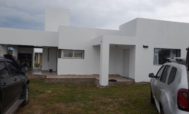 Casa en venta - 2 Dormitorios 1 Baño - 70Mts2 - Mar del Sur