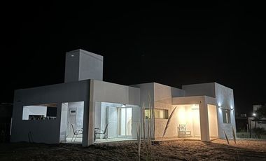 Casa en venta - 2 Dormitorios 1 Baño - 70Mts2 - Mar del Sur