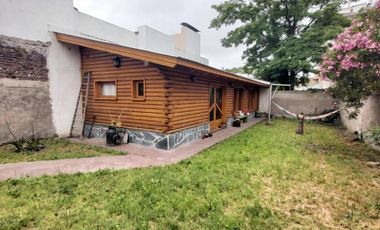 Casas en venta - 5 dormitorios 4 baños - Cocheras - Necochea