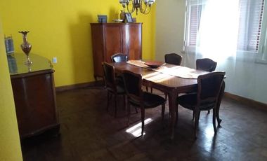 Casas en venta - 5 dormitorios 4 baños - Cocheras - Necochea