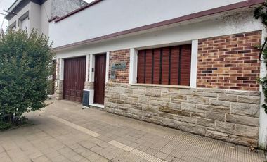Casas en venta - 5 dormitorios 4 baños - Cocheras - Necochea
