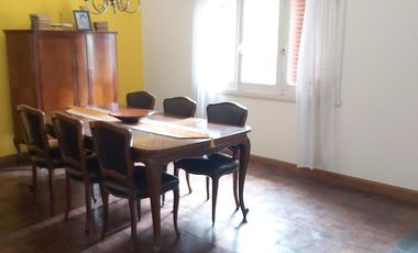 Casas en venta - 5 dormitorios 4 baños - Cocheras - Necochea