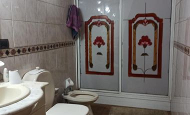 Casa en venta - 3 dormitorios 2 baños  - jardín parquizado 140mts2 - San Bernardo Del Tuyu