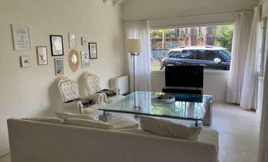 Casa en venta - 4 dormitorios 3 baños - 1000mts2 - Carilo