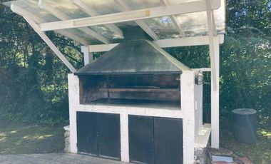 Casa en venta - 4 dormitorios 3 baños - 1000mts2 - Carilo