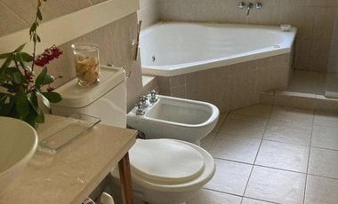 Casa en venta - 4 dormitorios 3 baños - 1000mts2 - Carilo