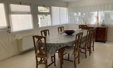 Casa en venta - 4 dormitorios 3 baños - 1000mts2 - Carilo