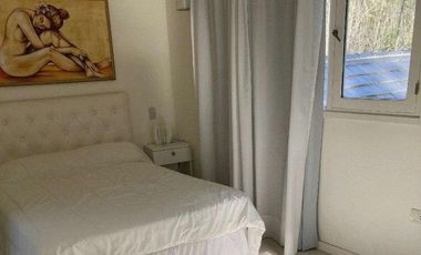 Casa en venta - 4 dormitorios 3 baños - 1000mts2 - Carilo