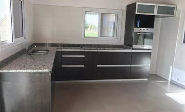 Casa venta  3 dormitorios 1 baño Patio y pileta - 6000 mts2 -  Abasto