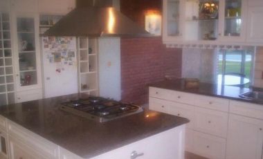 Casa venta - 5 dormitorios 5 baños - 2400mts2 totales - Abril Club De Campo