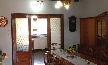 Casa en venta - 4 dormitorios 3 baños - Cochera - 400mts2 - Santa Teresita