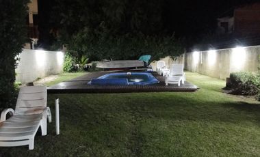 Casa en venta - 4 dormitorios 3 baños - Cochera - 400mts2 - Santa Teresita