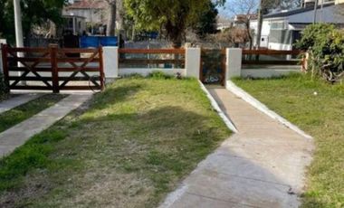 Casa en venta - 5 dormitorios 4 baños - 400mts2 - Mar De Ajó