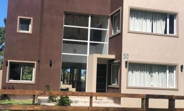 Casa en venta - 4 dormitorios 3 baños - 900ms2 - Costa Del Este