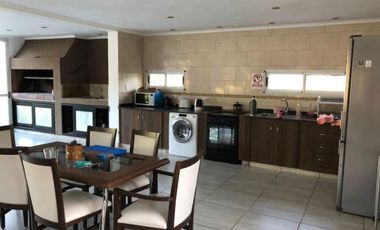 Casa en venta - 4 dormitorios 3 baños - 900ms2 - Costa Del Este